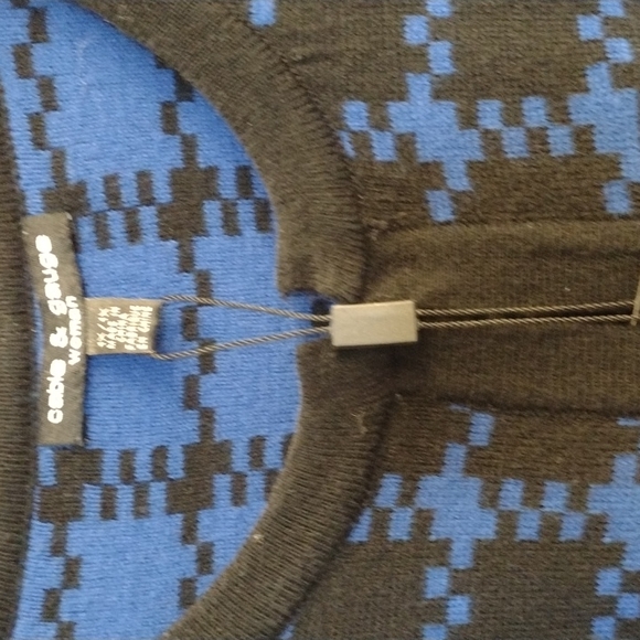 Cable & Gauge Long Sweater w/ Houndstooth Print - Picture 2 of 2